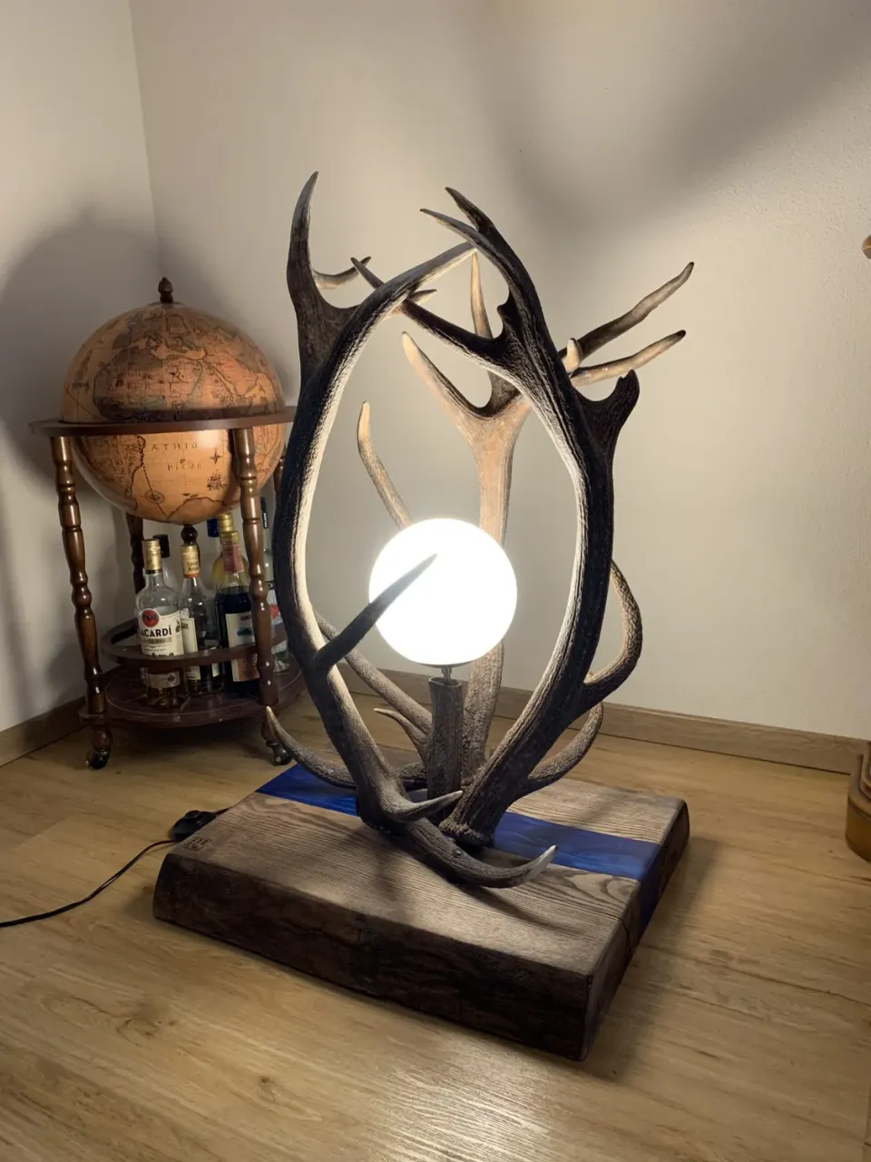 Oh My Deer Epoxid gulvlampe træ epoxy