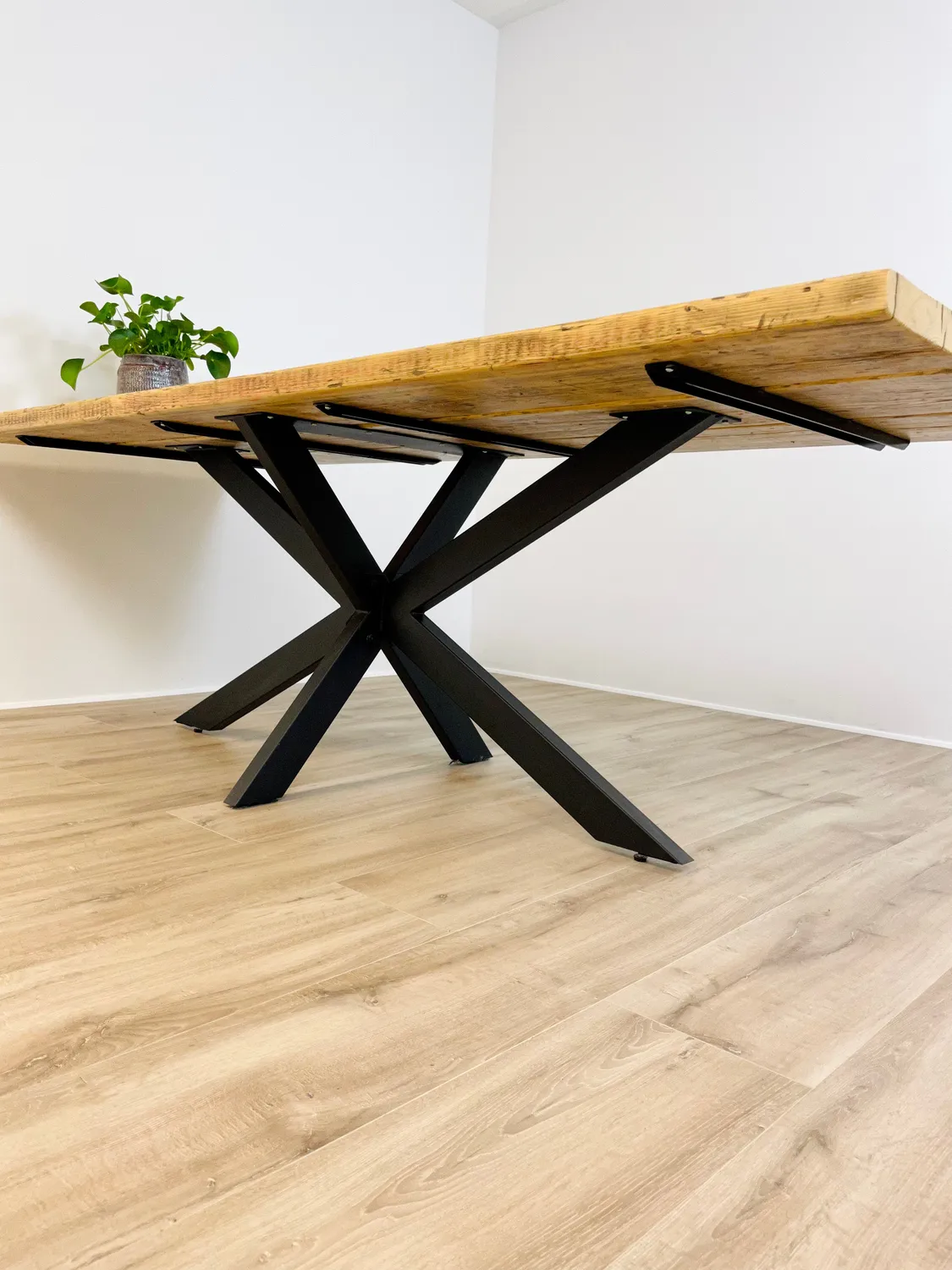 Kabeltromlen Star Base 180 cm plankebord lakeret