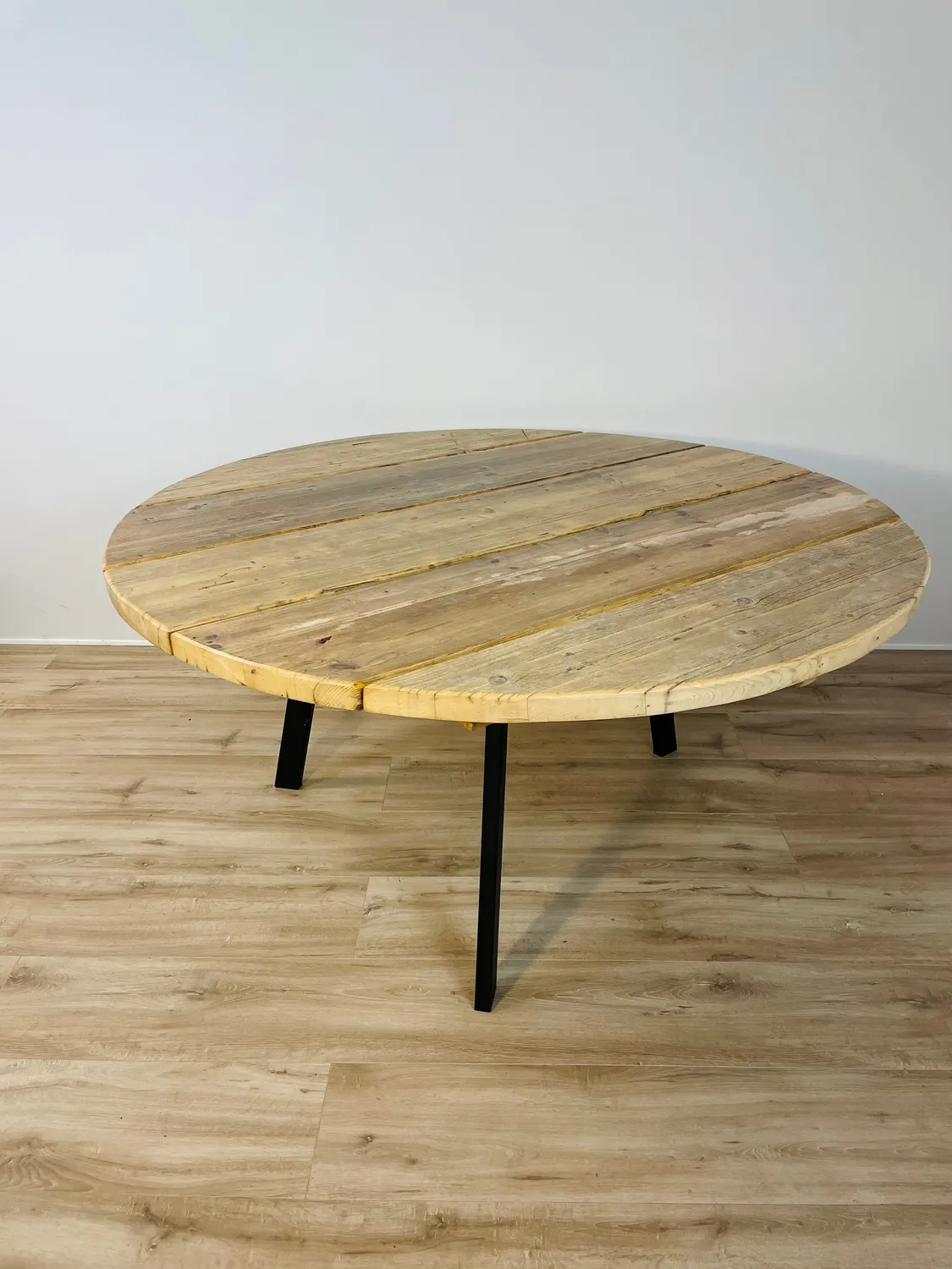 Kabeltromlen plankebord rundt genbrugstræ Ø126