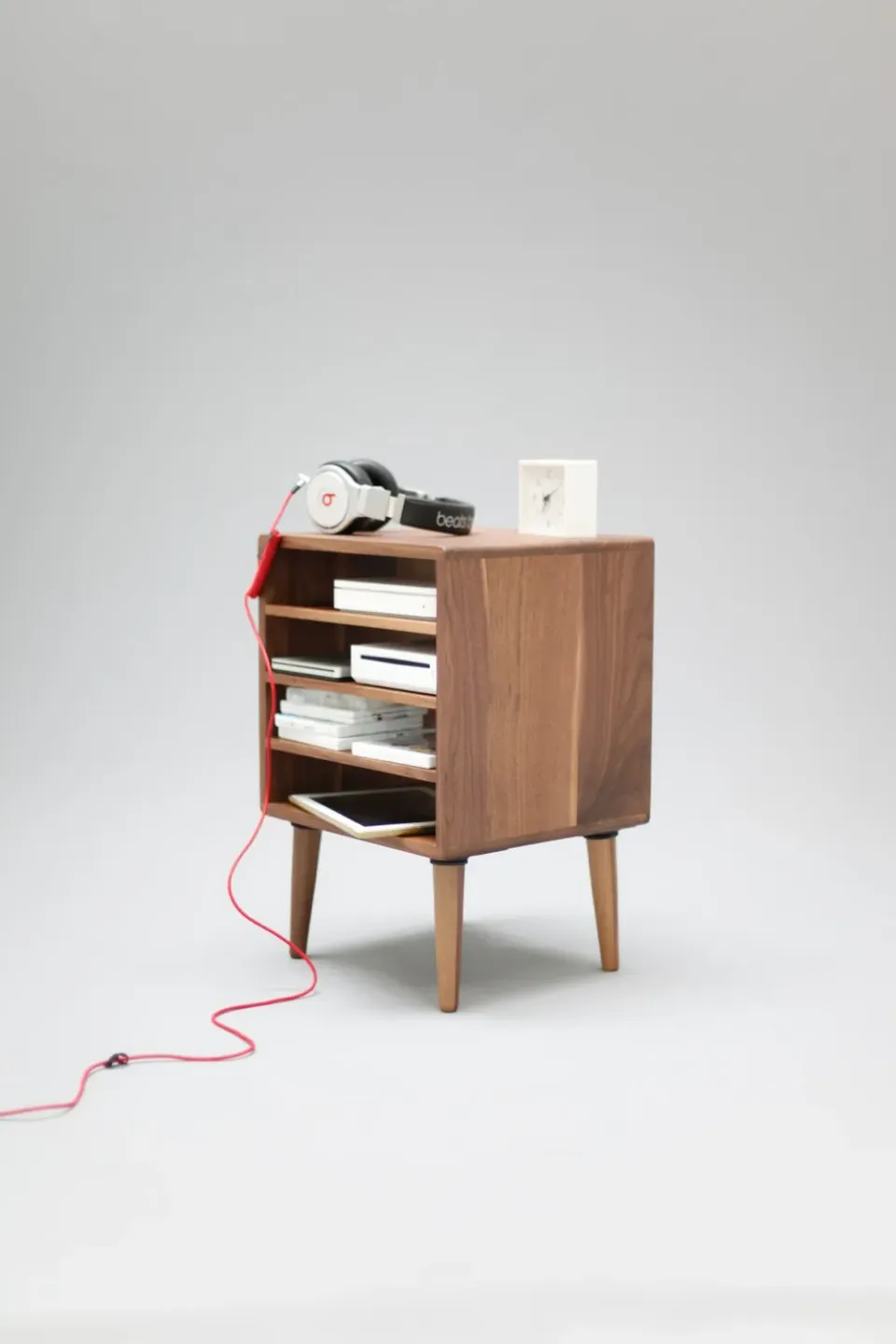 Habitables Mid-Century tv-bænk massivt træ eg