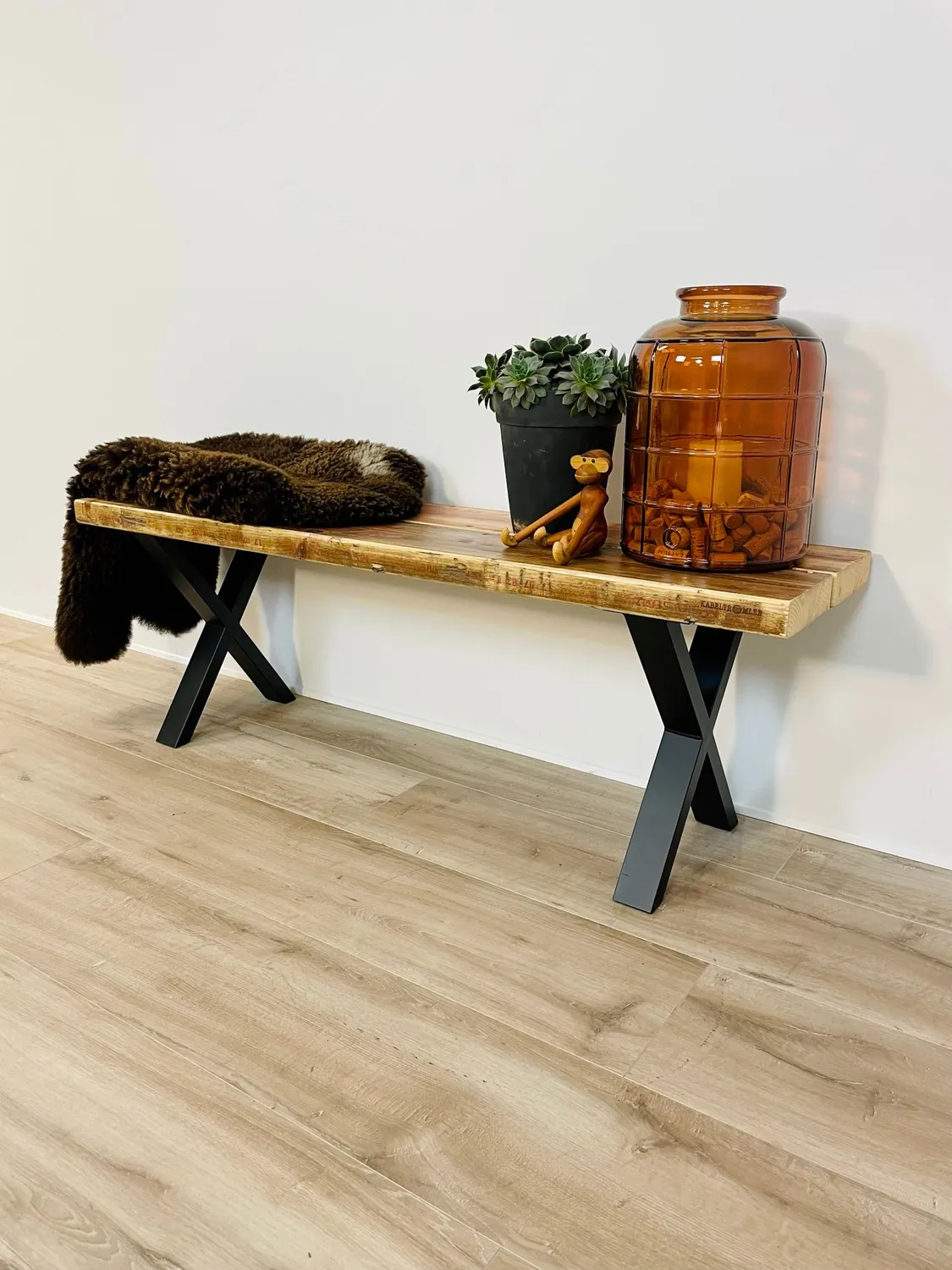 Kabeltromlen Bred Bænk Genbrugsplanker X-stel 137 cm lakeret