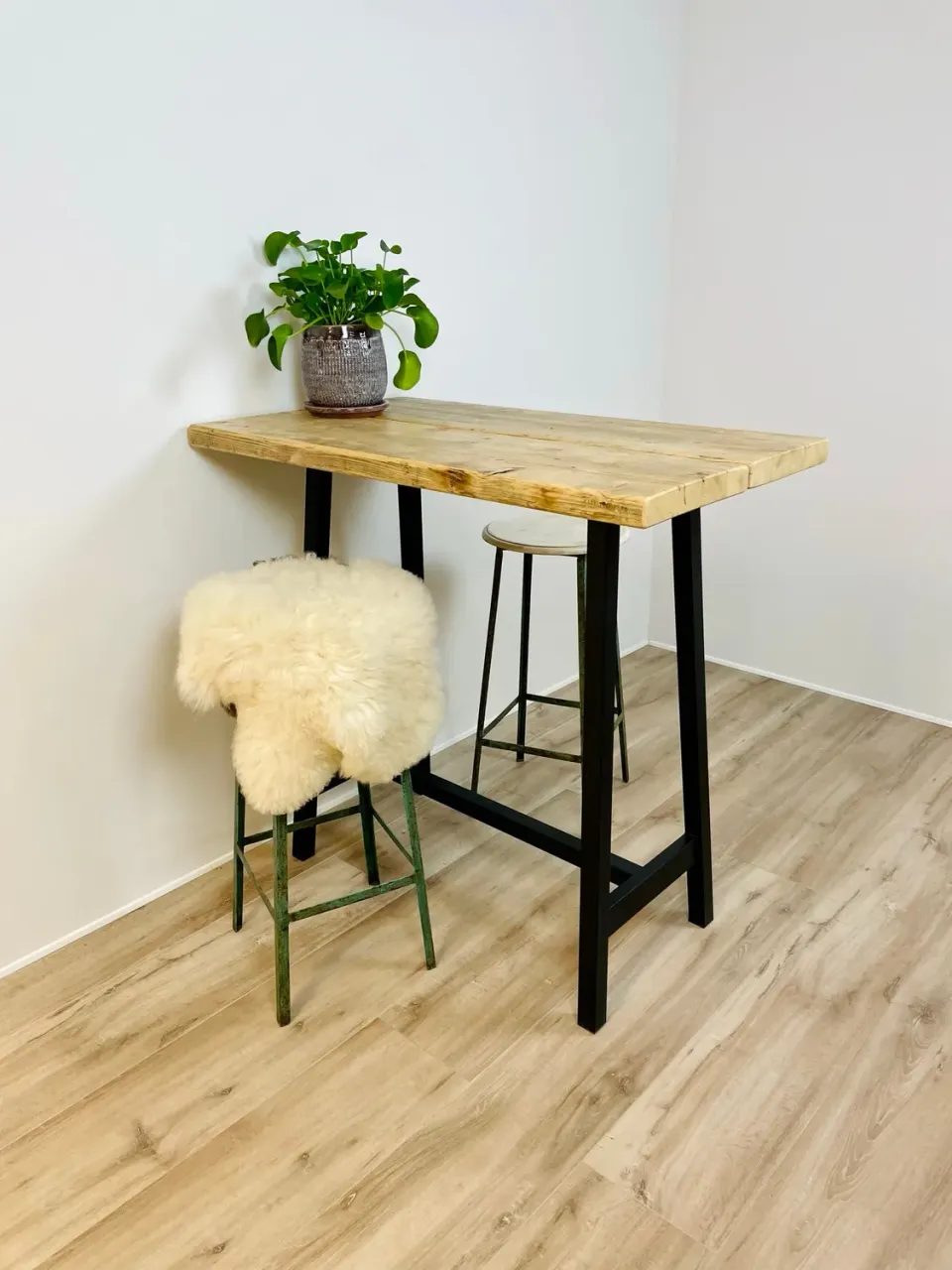 Kabeltromlen Barbord barbrod genbrugsplanker 110 cm lakeret