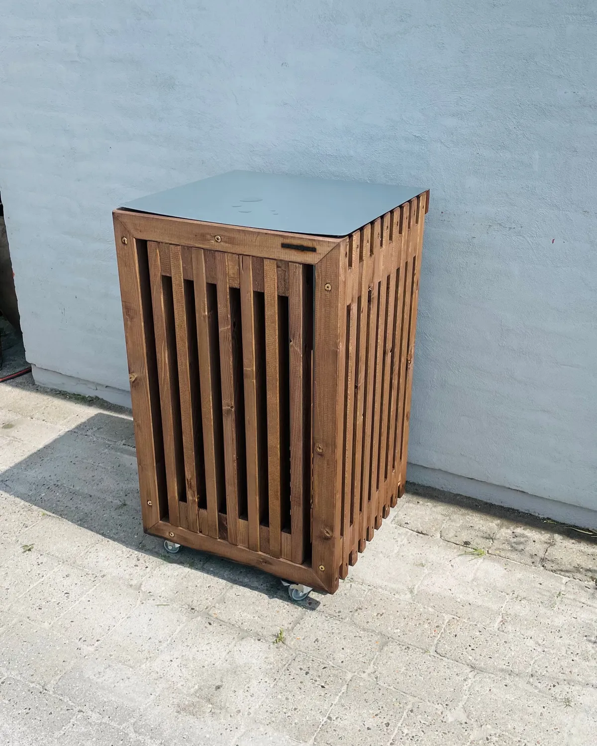 Kabeltromlen grillbord 52 cm brunbejdset gasflaskeskjuler
