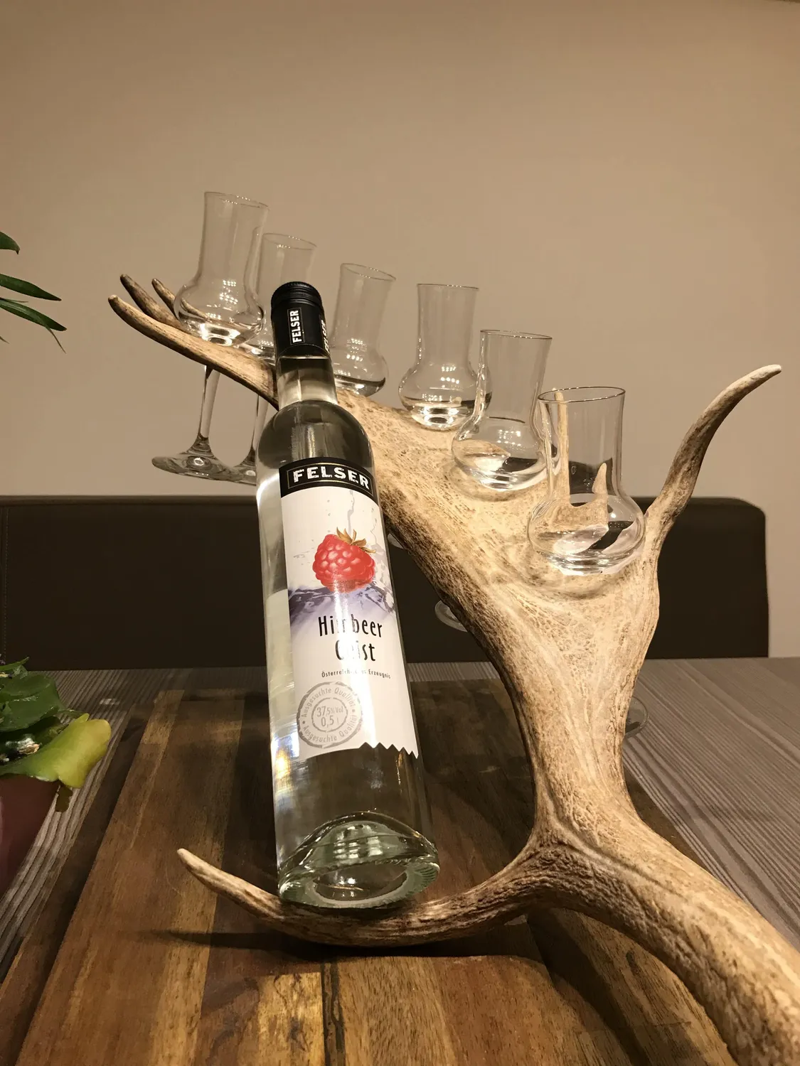 Oh My Deer Snapsglasholder i træ til hjemmebar