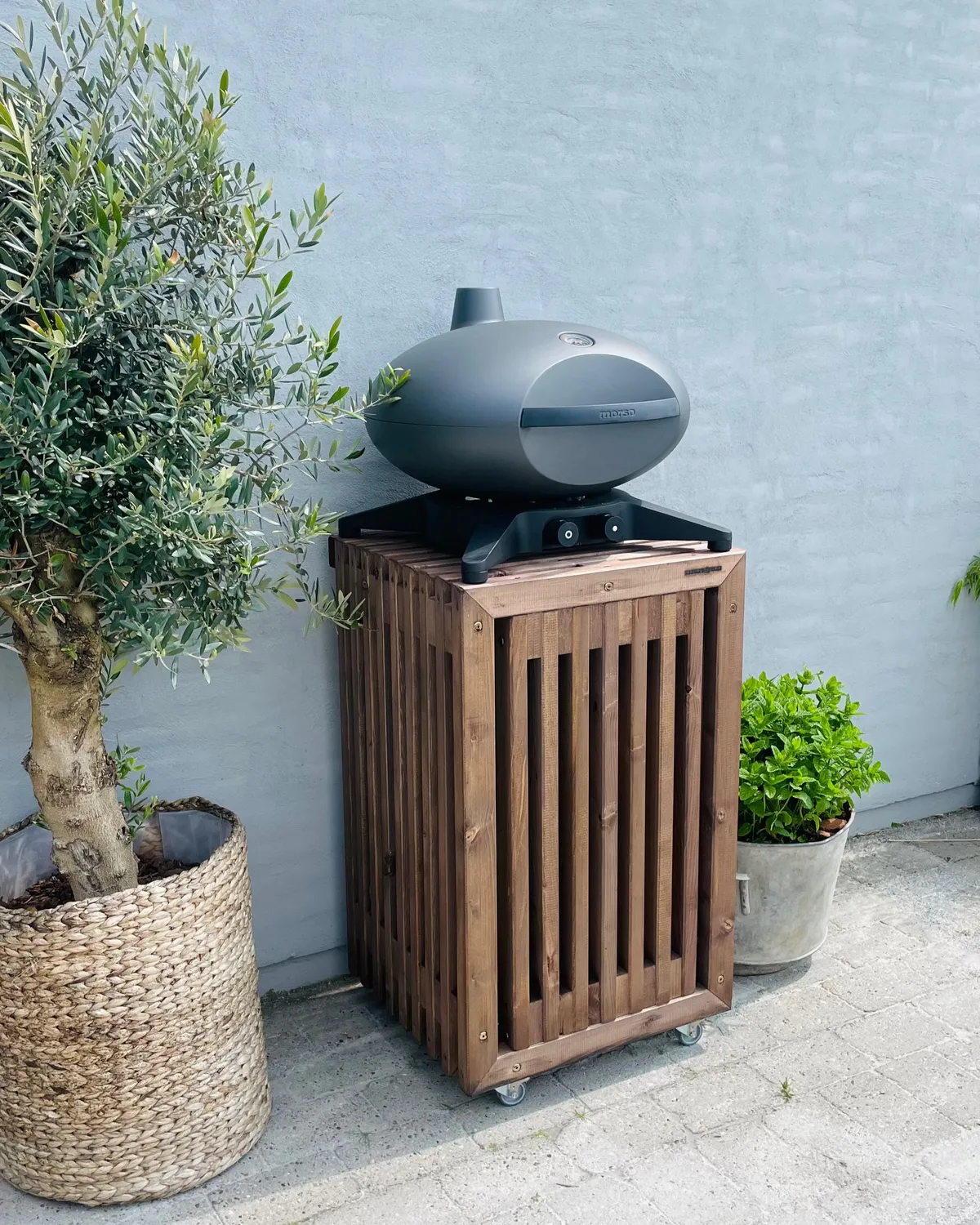 Kabeltromlen grillbord 52 cm brunbejdset gasflaskeskjuler