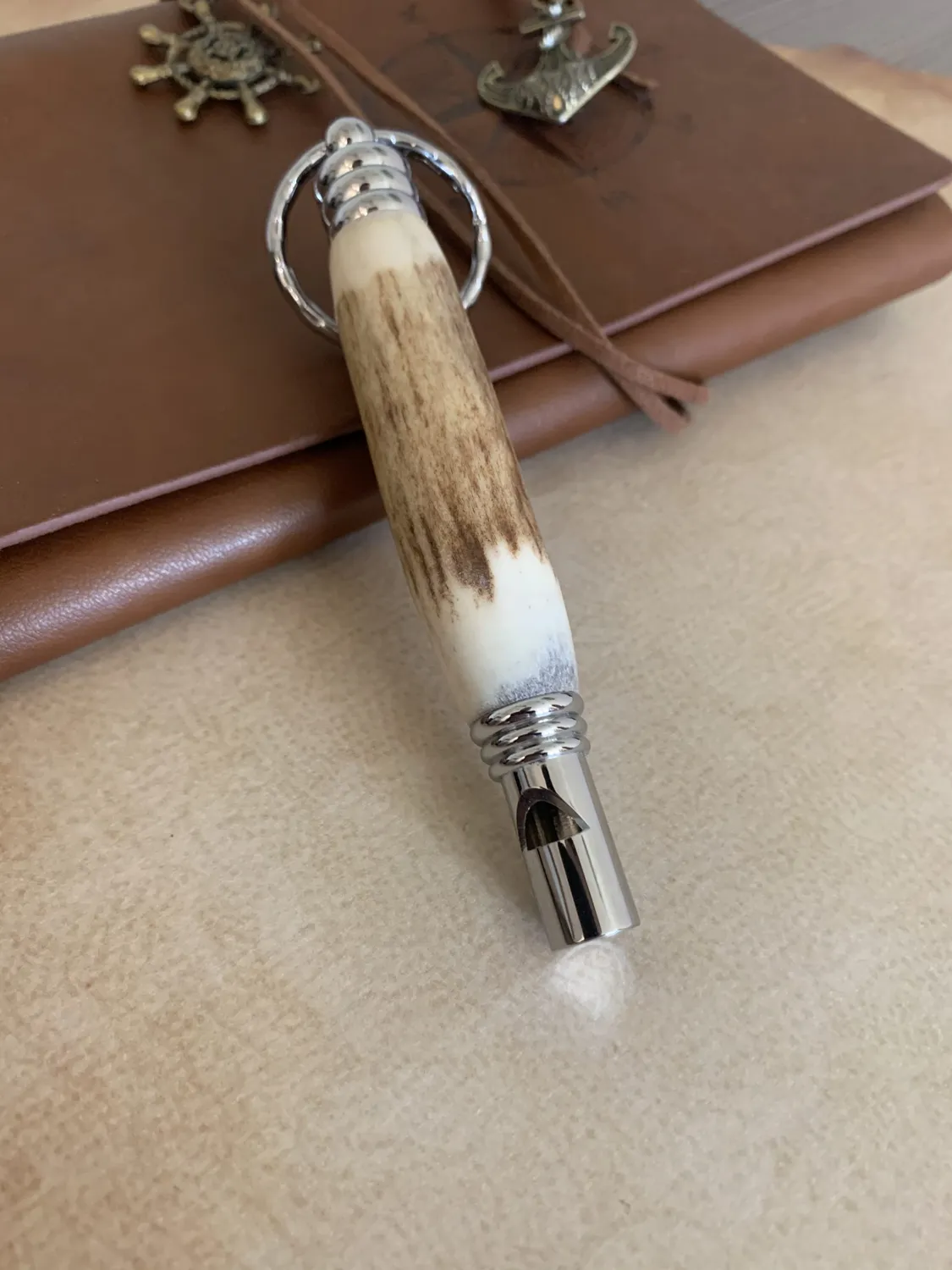 Oh My Deer Horn nøglering i ægte horn