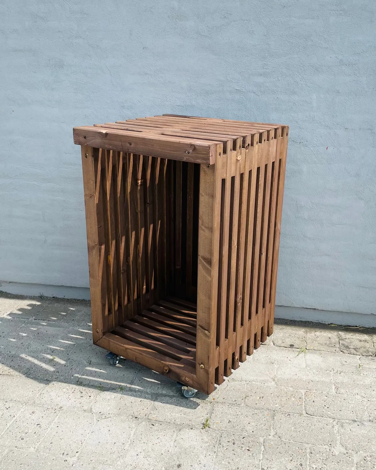 Kabeltromlen grillbord 52 cm brunbejdset gasflaskeskjuler