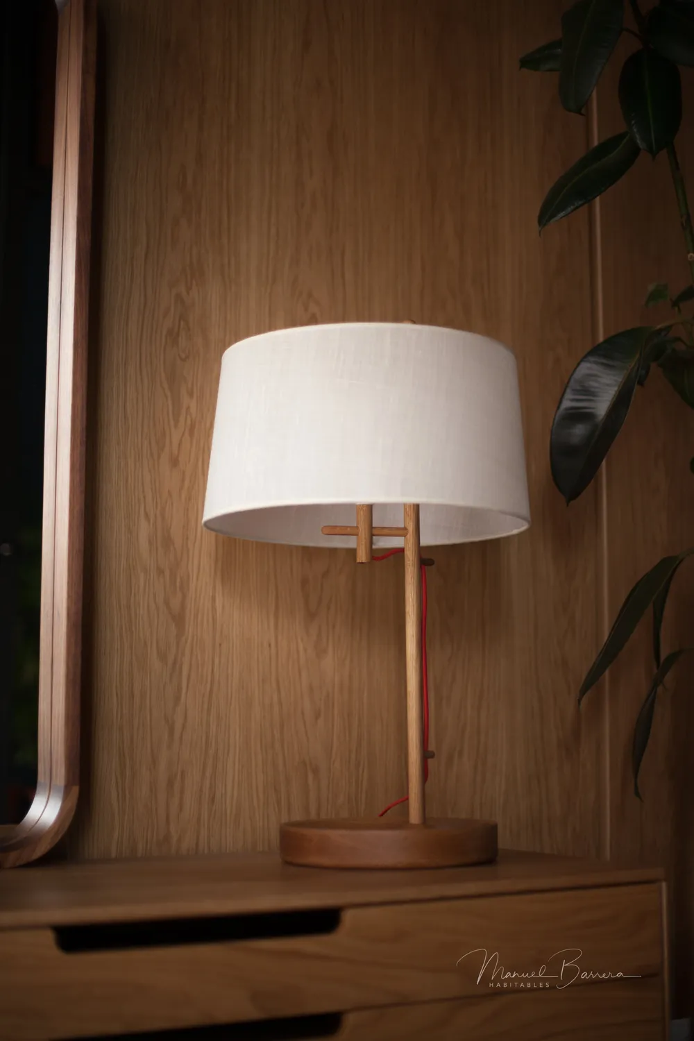 Habitables Low 01 bordlampe eg hvid ledning hyggelys