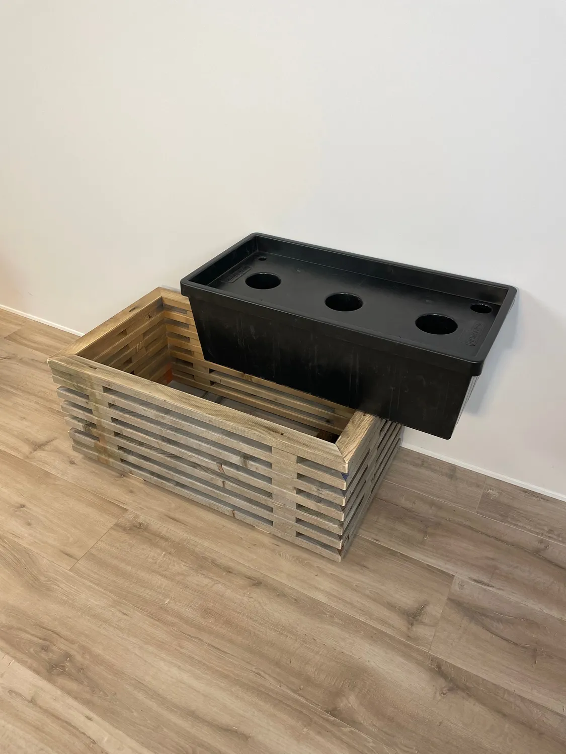 Kabeltromlen Kapilærkasseskjuler 95 cm sortbejdset træ