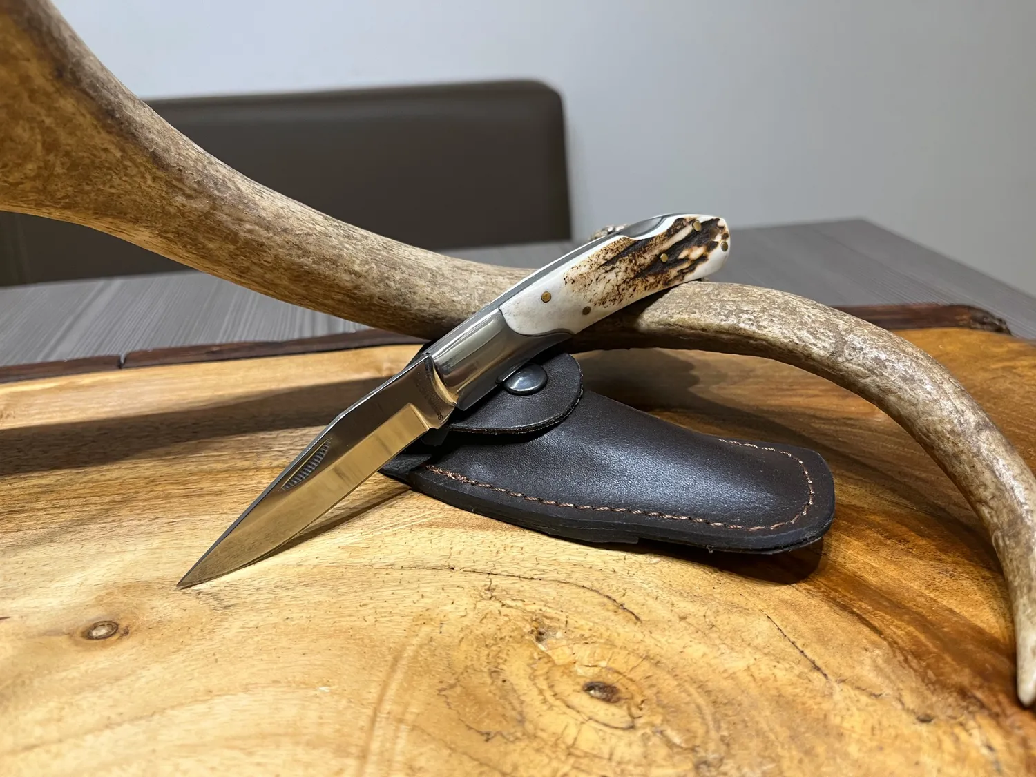 Oh My Deer 14C28N Horn lommekniv hornskaft rustfri