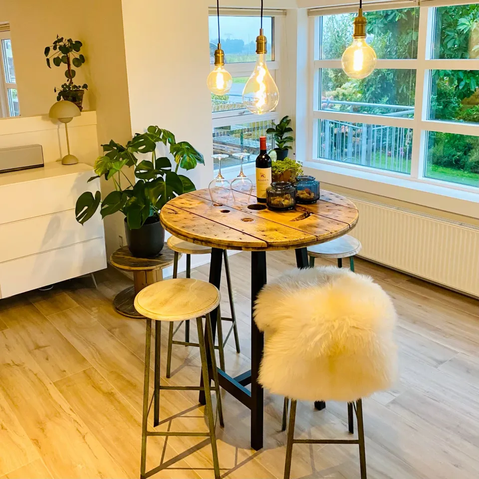 Kabeltromlen Barbord kabeltromle Ø90 lakeret 105 cm