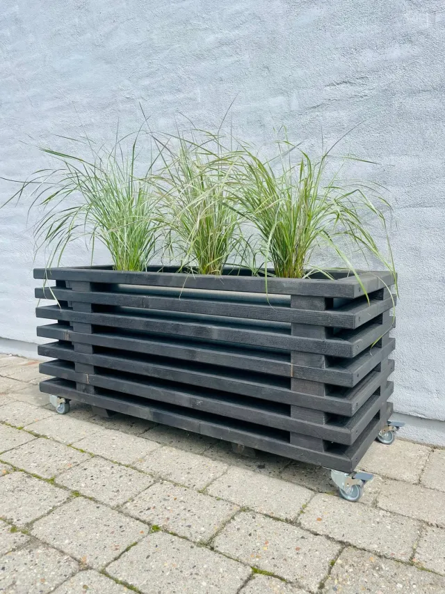 Kabeltromlen Luksus plantekasse sort 95 cm på hjul