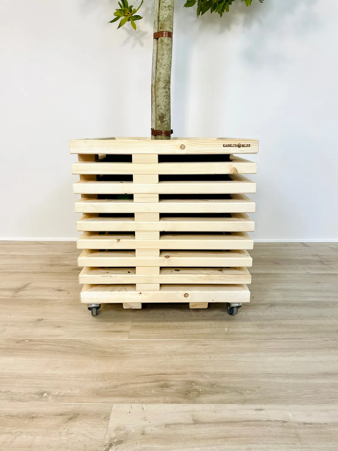 Kabeltromlen Planteskjuler plantekasse nye traller 52 cm